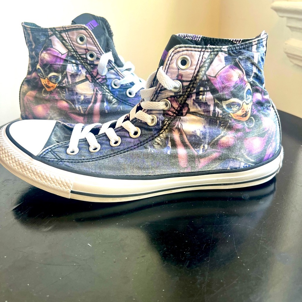 Women's size 10 DC Comics X Chuck Taylor Catwoman All Star High Tops.